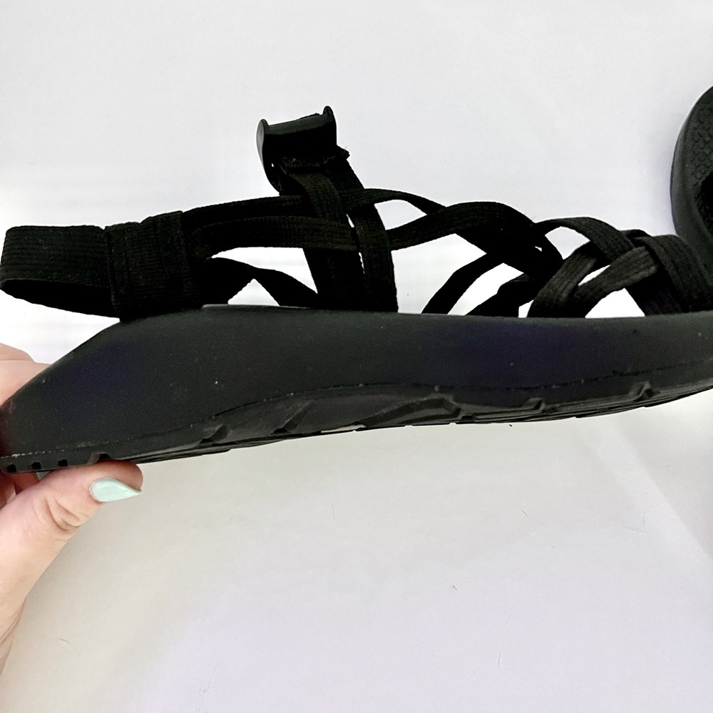 Like new Womens Chaco all black size 10